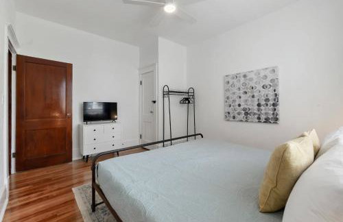 Old Mission Manor - Chic 2br 1ba Apartment - Sleeps 6 - Pool Table - 15 Min Walk to Downtown - Foto 15