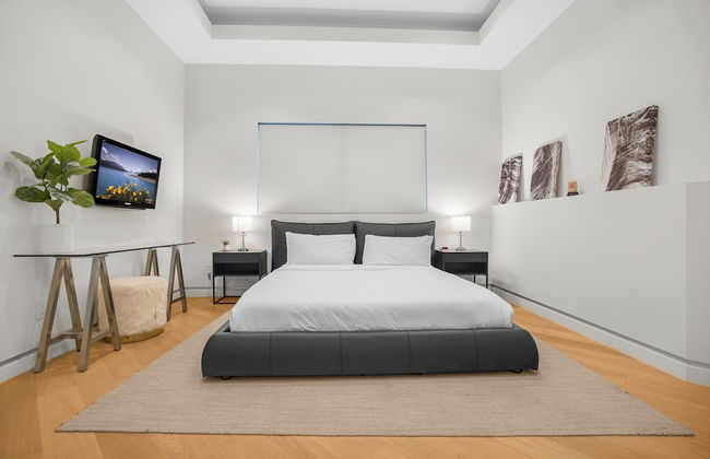 Zorada - Private Hollywood Hills Luxury With Endless Amenities and City Views - Photo 4