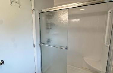 3BR Retreat near BrewDog, games, and lots of space - Foto 12