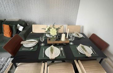 Spacious 4BR House with 2 Bathrooms and 1 WC ideal for Families, Professionals and Relocators near NEC, BHX, HS2 and JLR with Travel Cot, Pets Allowed and Free Parking - The Home Makers Hub - Foto 3