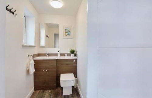 2022 Modern Home In Central Hayle With Parking & EV plug - Foto 20