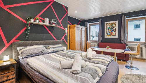 BAT Home Solutions Trier-Euren - alles was ein Hotel nicht bietet - 35 qm Ferienwohnung, Heimkino, Wallbox, Küche für 4 Personen - Foto 2