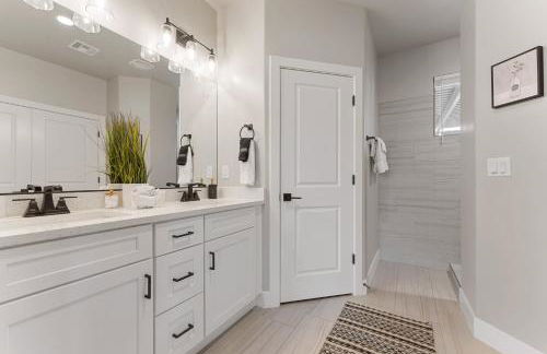 Zion Village Resort 2053 Brand New Home!! Private Pool, Hot Tub, and 35mins from Zion National Park - Foto 32