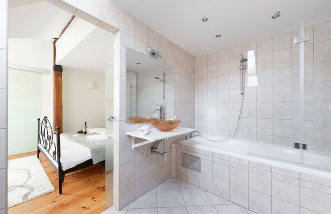 Spacious 2-level apart National Theatre - Foto 24