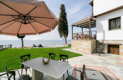 Mermaid Beachfront Villa - Photo 14