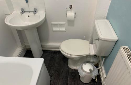 Cosy Wirral home near Liverpool with Free Parking! - Photo 28