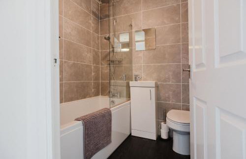 Corner House - Bright 2 Bed in Cheltenham - Photo 93