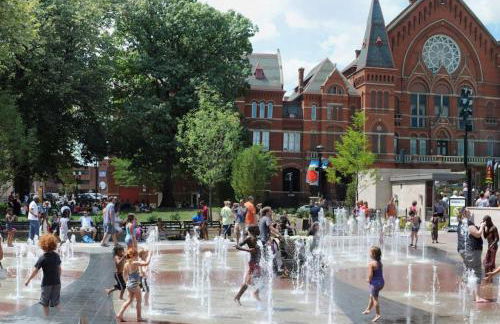 Cozy Apt in Walkable Area Downtown with Parking - Foto 21