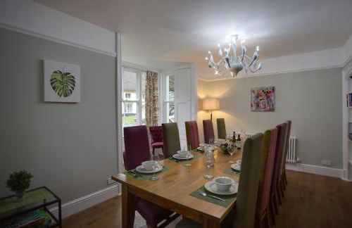 Luxury Large Five Bedroom Family House Sleeps 10 - Photo 24