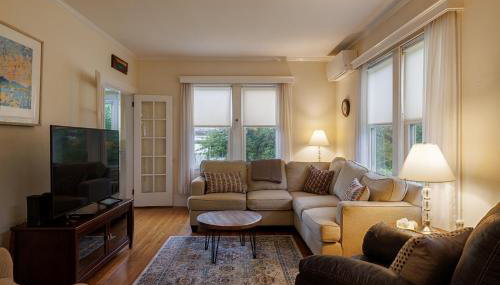 Family & Dog Friendly 4BR in Downtown NE Harbor - Millbrook - Photo 5