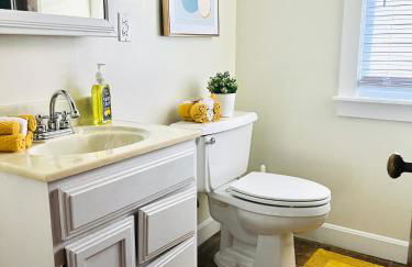 Spacious 6BR Home - Near Top Attractions - Photo 21