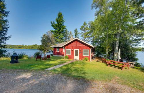 Cozy Lakefront Cabin with Indoor Gas Fireplace! - Foto 27