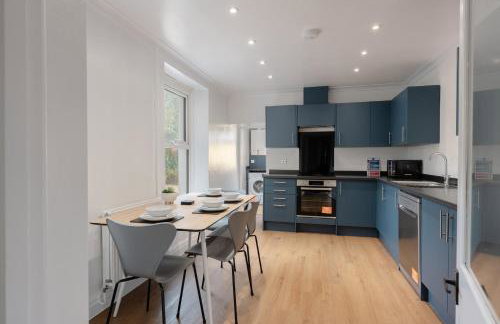 4-Bedroom Coastal Getaway in Pembroke Dock - Foto 1