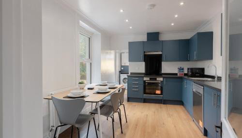 4-Bedroom Coastal Getaway in Pembroke Dock - Foto 1