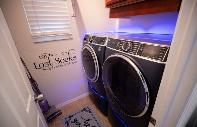 Gorgeous Urban Oasis W/hot Tub, Heated Pool And Private Movie Theater 3 Bedroom Home by RedAwning - Foto 24