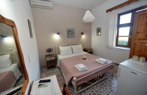 Evanthia Toroz Rooms & Studios - Photo 22