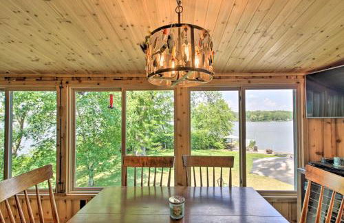 Year-Round Waterfront Getaway Lake Access and Dock! - Foto 11
