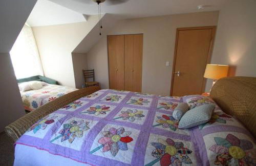 Five Bedroom Colonial Style Home - Foto 37