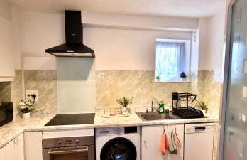 Friendly family apartment comfort sleep 6 close to tube bus airport - Foto 47