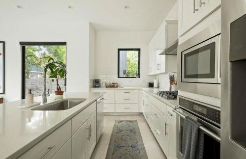 Modern Home in East Austin - Private Pool & BBQ - Foto 10