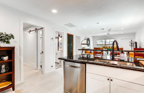 Vibrant North Palm Beach Home about 2 Mi to Beach! - Foto 9