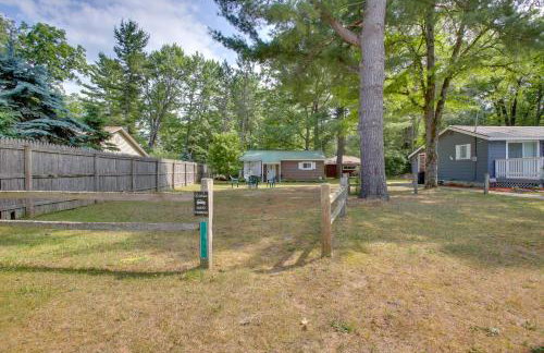 Updated Wellston Cabin, Walk to Lake Beach + Dock! - Foto 23