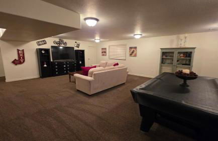 Wasatch Retreat 5 bed 3 5 bath pool table game room - Photo 62
