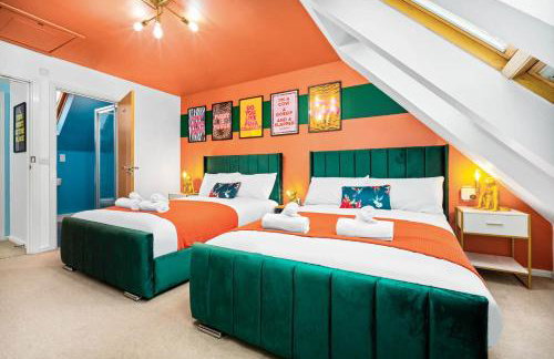 Stylish Manchester 4 Bed House with Garden - 4 Doubles Beds & 1 Single Bed - Sleeps 9 - Salford - FREE PARKING - SMART TVs in every bedroom - FREE NETFLIX - 6 min to City Centre, Close to Trafford Centre, Etihad Stadium, Manchester Arena, Clubs & more - Foto 11