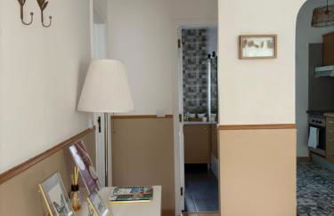 City Break-Quiet House with Private Patio - Foto 9