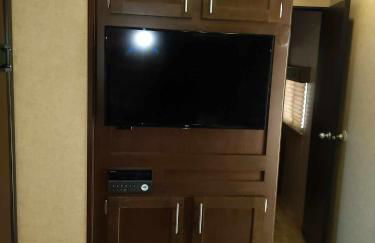 RV11 XLR - 27' Family Toy Hauler - Sleeps 6 - Foto 14