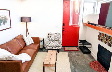 LUX Modern Chalet, Pool & Hot Tub, 10 Mins to the Mountain & Incredible Views - Photo 15