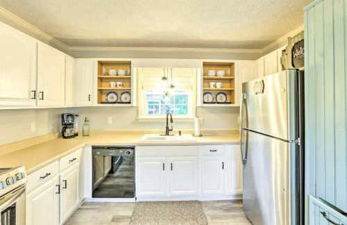 Waterfront Home Spectacular On-Site Fishing! - Foto 3