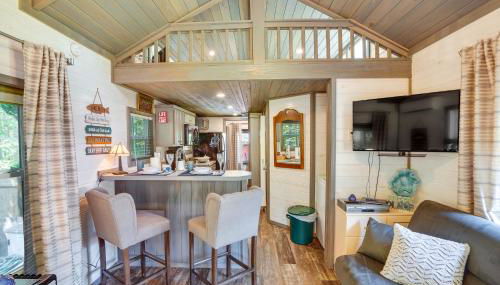 Mayfield Tiny Home with Porch, Walk to Beaches! - Foto 2