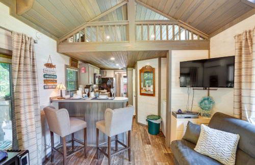 Mayfield Tiny Home with Porch, Walk to Beaches! - Foto 2