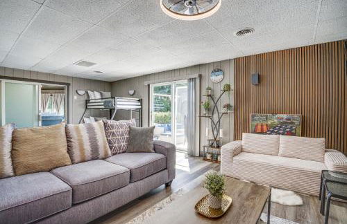 9 Mi to Shore Home with Hot Tub in Howards Grove! - Foto 4