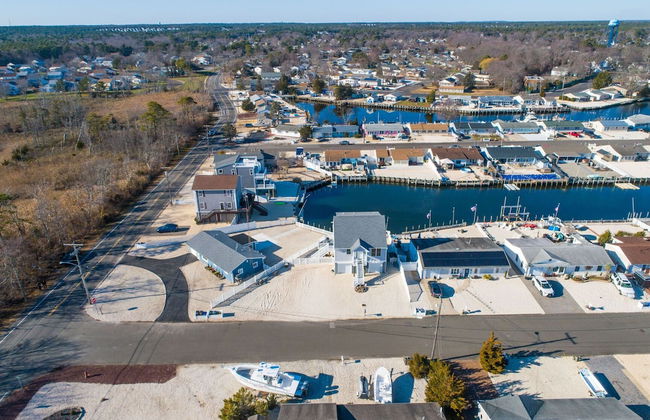 Waterfront Beach House - Photo 32