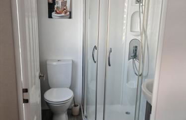 Manor Park Dog Friendly 2 bed, 6 berth Lodge with decking 600 Yard's From The Beach In Hunstanton - Foto 14