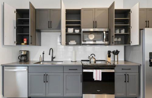 Luxury 2BR Steps from Railroad Park - Foto 18