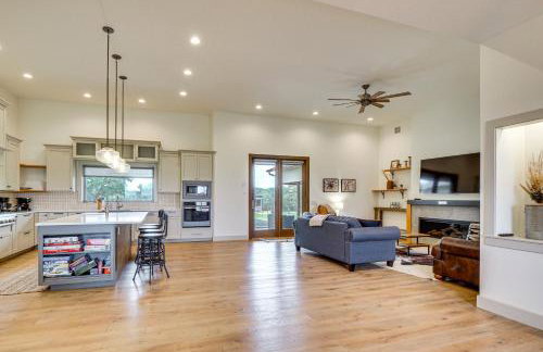 Large Group Getaway in Georgetown with Private Pool! - Foto 2