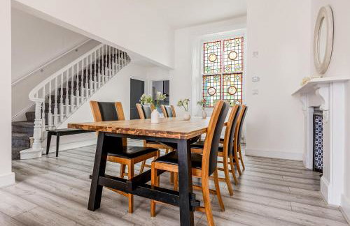 Immense Bright 5BR House near Kensington Olympia - Photo 44
