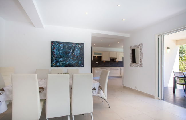 4 bedroom House in Bormes-les-Mimosas with private pool and garden - Photo 9