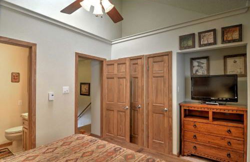 Red River Home with 2 Balconies - 1 Block to Main St - Foto 17