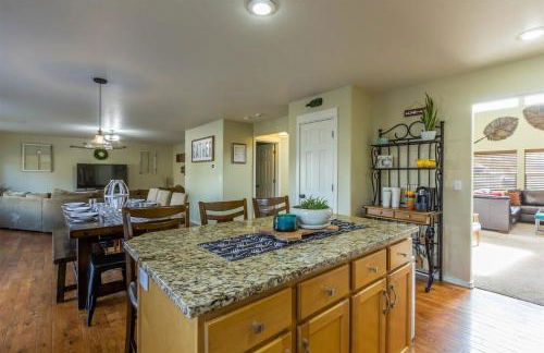 Wildflower Getaway HALF acre yard firepit hot tub bikes Dogs OK - Foto 8