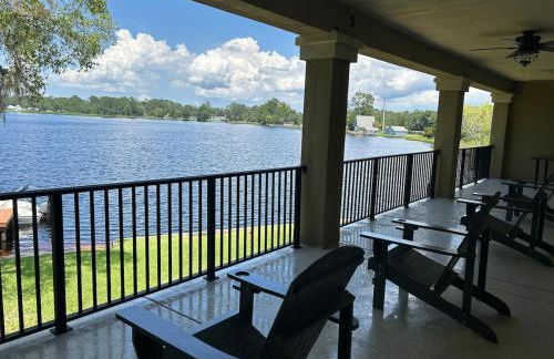 Lakeside Retreat with pool, dock & game room - Foto 13