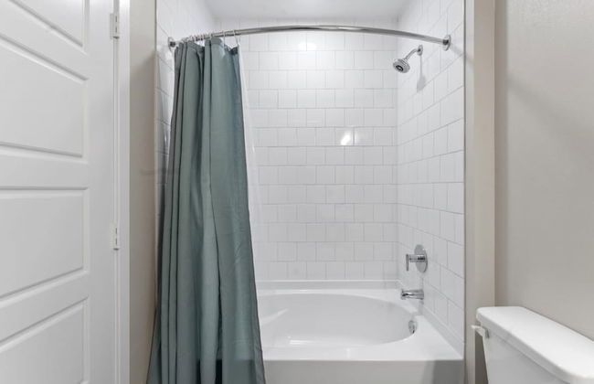 Top Floor Soco 2BR King Suite 8 Mins to Downtown - Foto 12