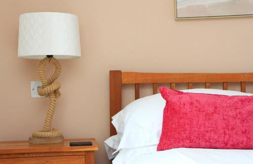 BEACHSIDE SPACIOUS apartment, private garden - Foto 15