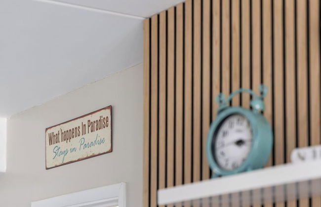 Partial Ocean View Condo with 2 Beds and Parking - Foto 76