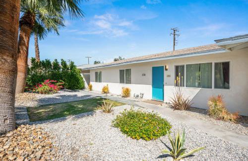 NEW Retro Escape 70's Vibes Wellness Game Room - Foto 48