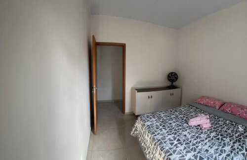 Casa confortável para até 4 pessoas - 2 quartos - ótima localização - Foto 4