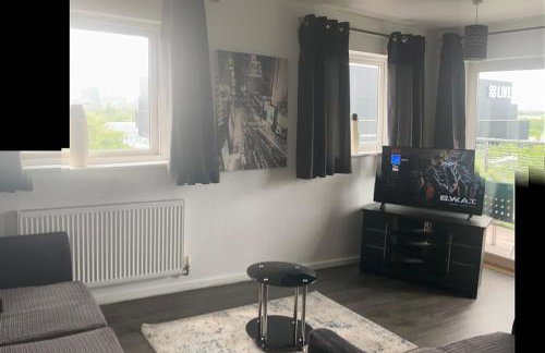 Stylish spacious 2 bed Apt Balcony Nr City Stadium - Foto 13